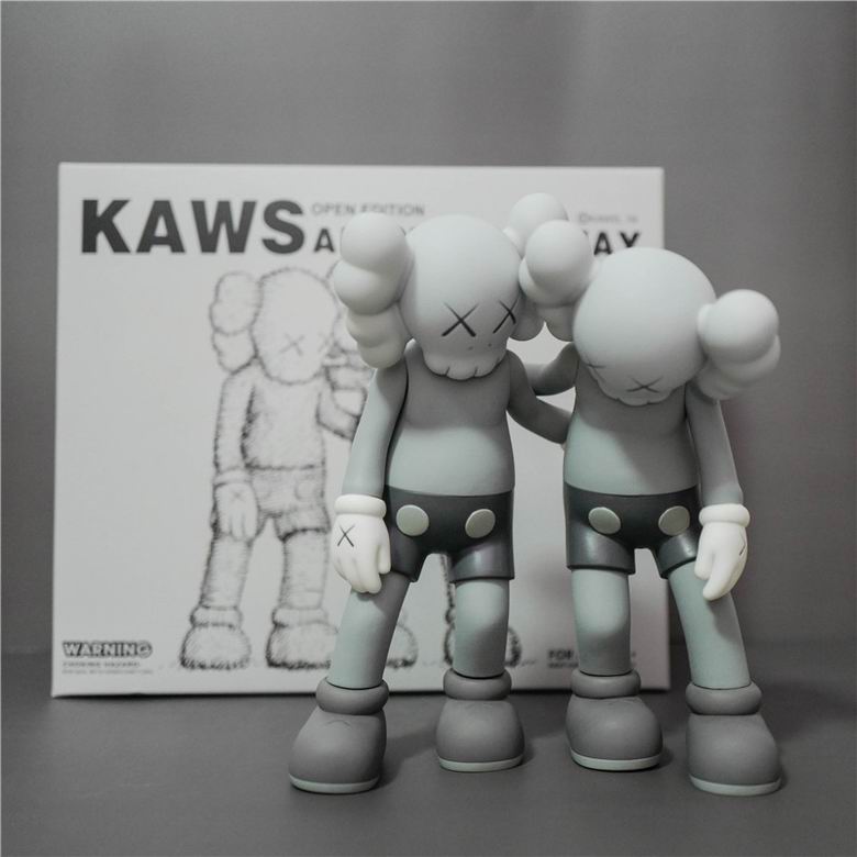 Kaws 26x12x26cm m  (11)